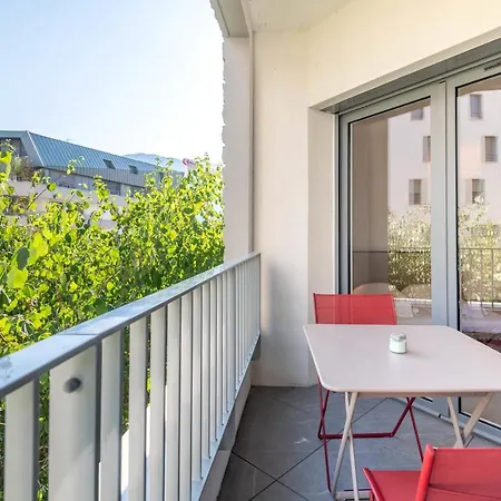 Charming With Balcony And Parking Near The Center Of * Annecy