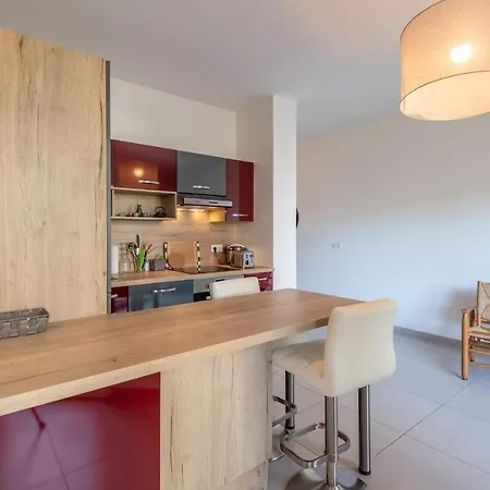 Apartment Charming With Balcony And Parking Near The Center Of Annecy