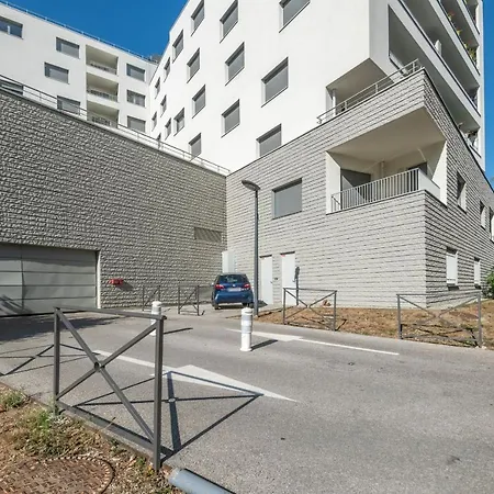 Charming With Balcony And Parking Near The Center Of Annecy