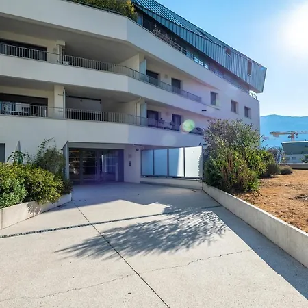 Appartement Charming With Balcony And Parking Near The Center Of *