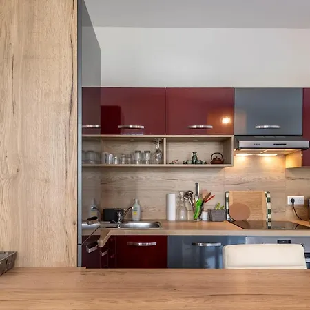 Charming With Balcony And Parking Near The Center Of Apartment Annecy